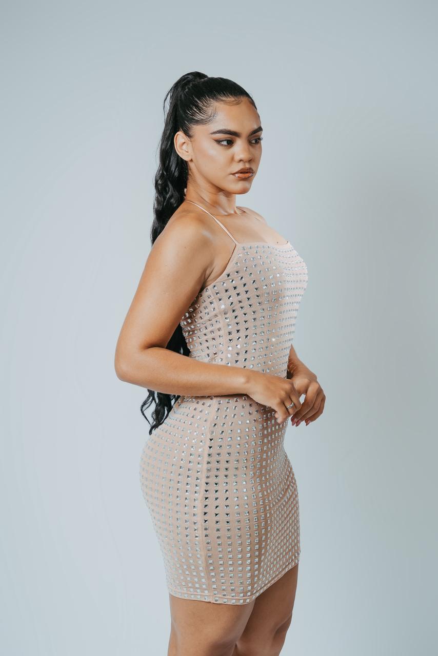 Vestido nude bordado com cristais